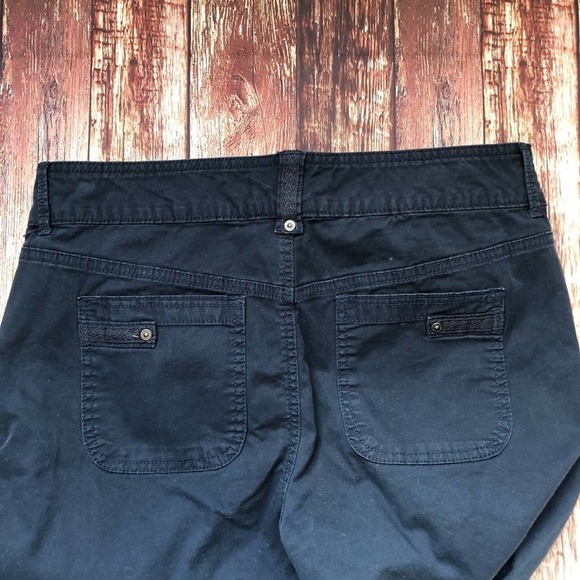 3/$30 Gloria Vanderbilt Capri - Picture 2 of 3